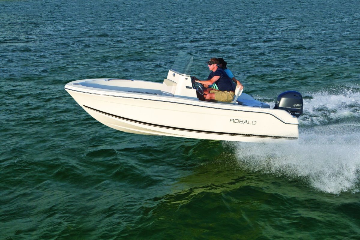 Robalo R160:Many colour choices
