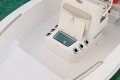 Robalo R160:Optional live well / cooler