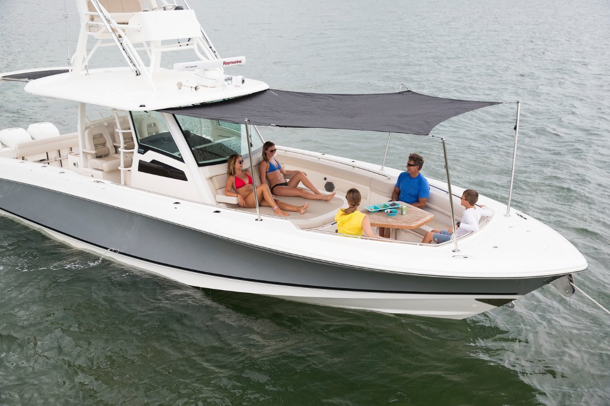 Boston Whaler 380 Outrage