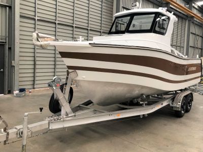 Lux Custom Boats 6100WA