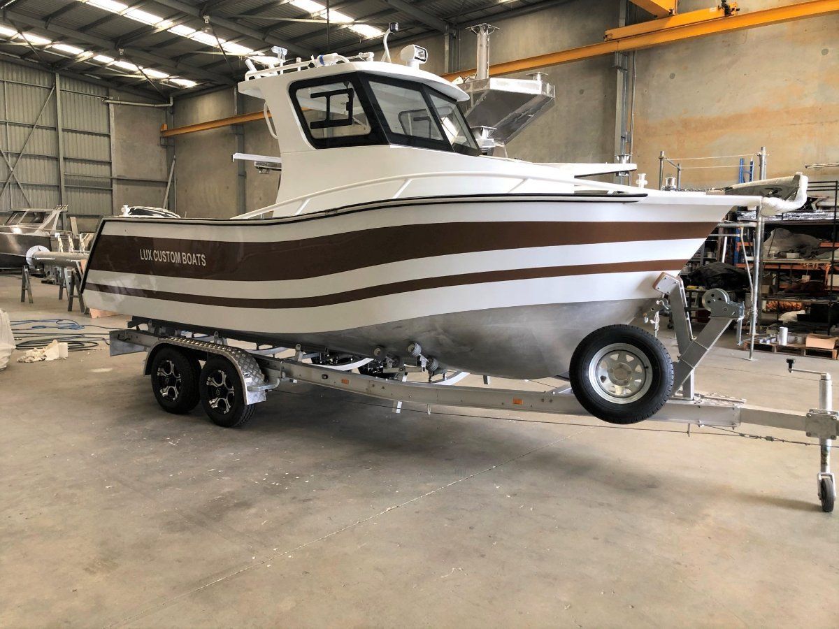 Lux Custom Boats 6100WA