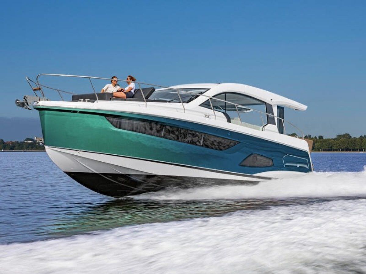 Sealine C390V