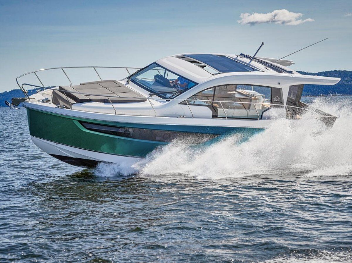 Sealine C390V
