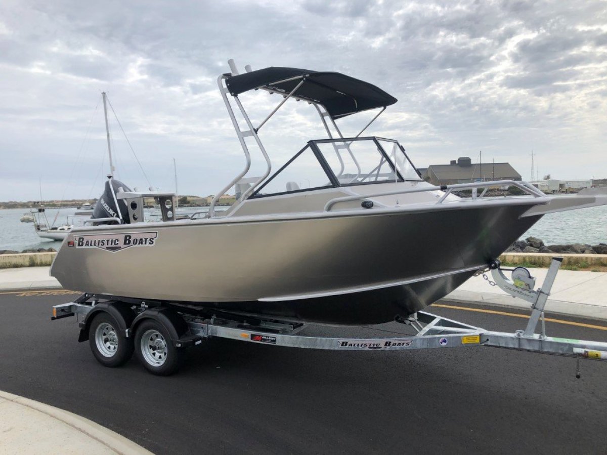 Ballistic 570 Runabout
