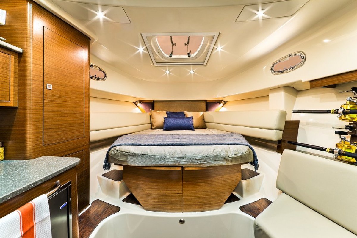 Boston Whaler 345 Conquest Pilothouse