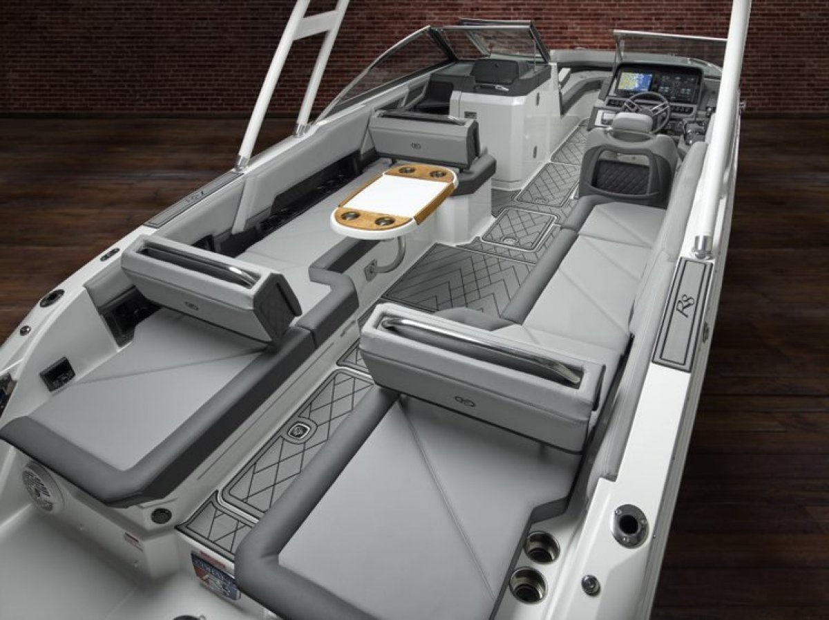 2022 Cobalt R8 Outboard | Boat Research | Yachthub