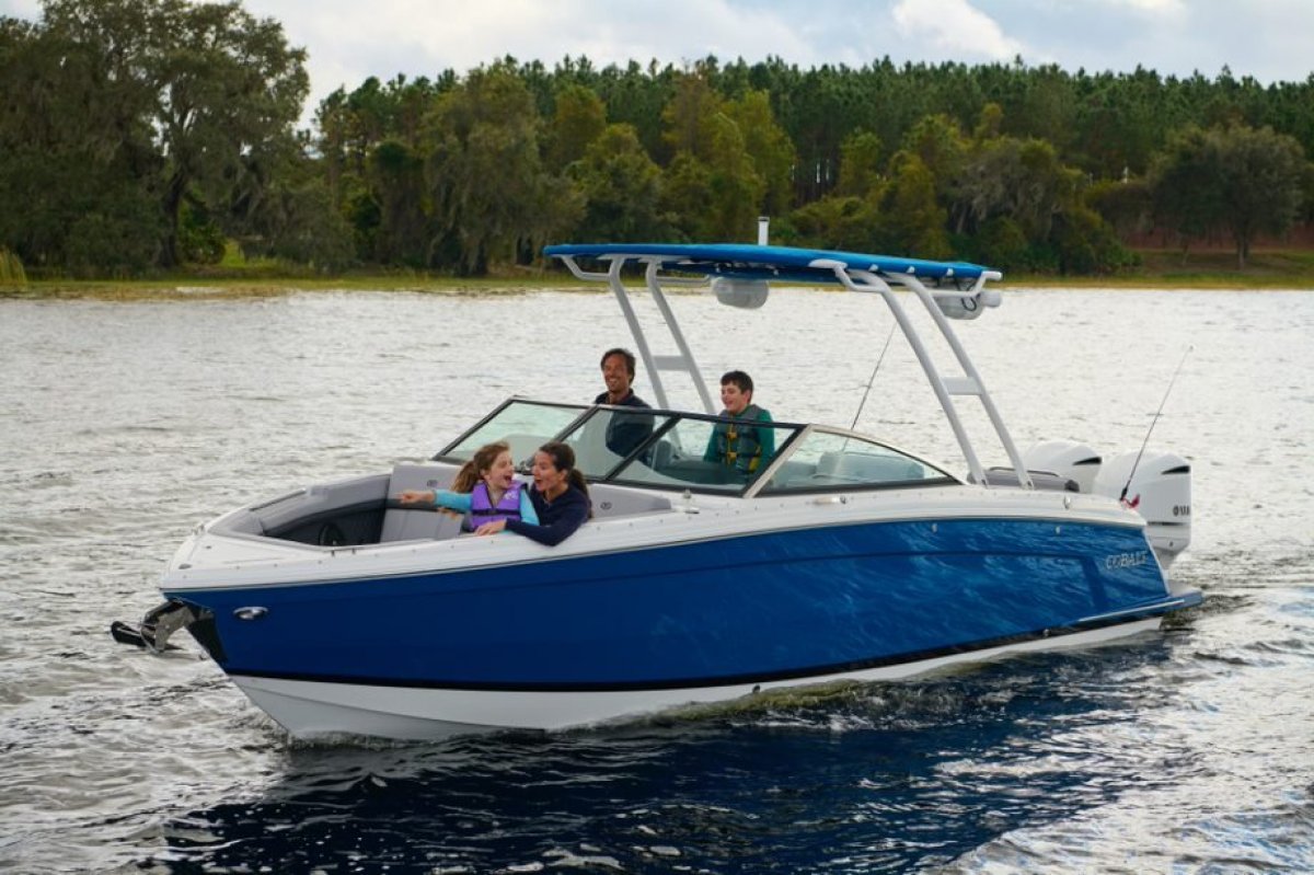 Cobalt R8 Outboard