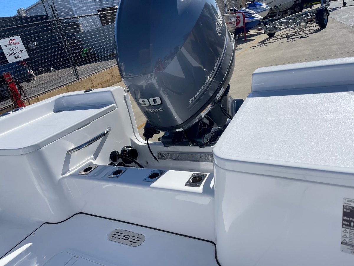 Sportsman Island Reef 17 Centre Console