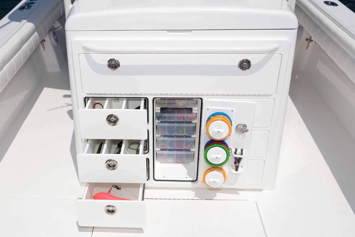 2022 Regulator 34 | Boat Research | Boats Online