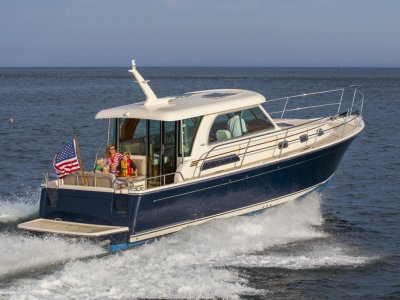 Sabre Motor Yachts 38 Salon Express