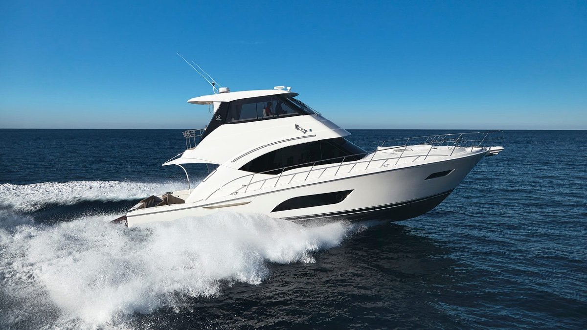 2023 Riviera 57 Enclosed Flybridge | Boat Research | Yachthub