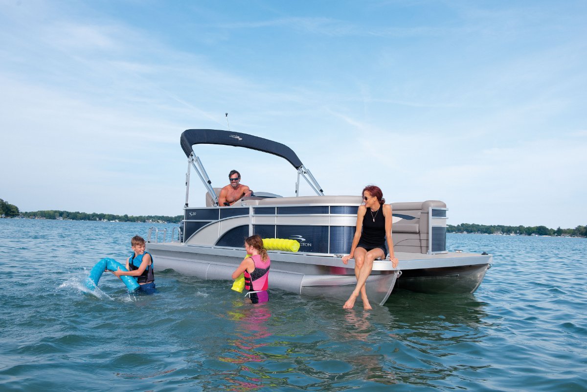 Bennington Pontoon Boat 20 S