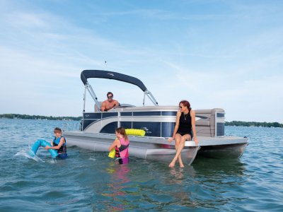 Bennington Pontoon Boat 20 S
