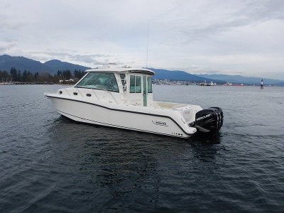 Boston Whaler 345 Conquest Pilothouse