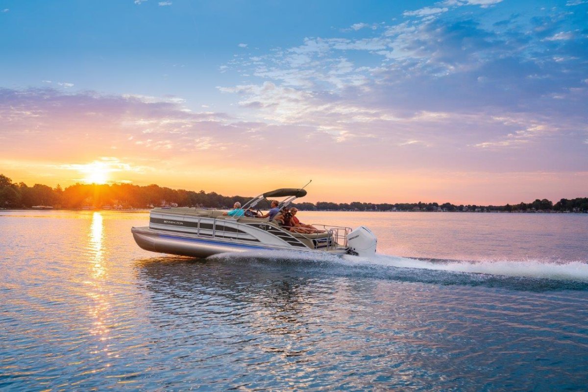 Bennington Pontoon Boat 25 RSBA
