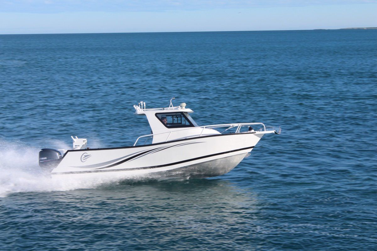 Lux Custom Boats 7500WA