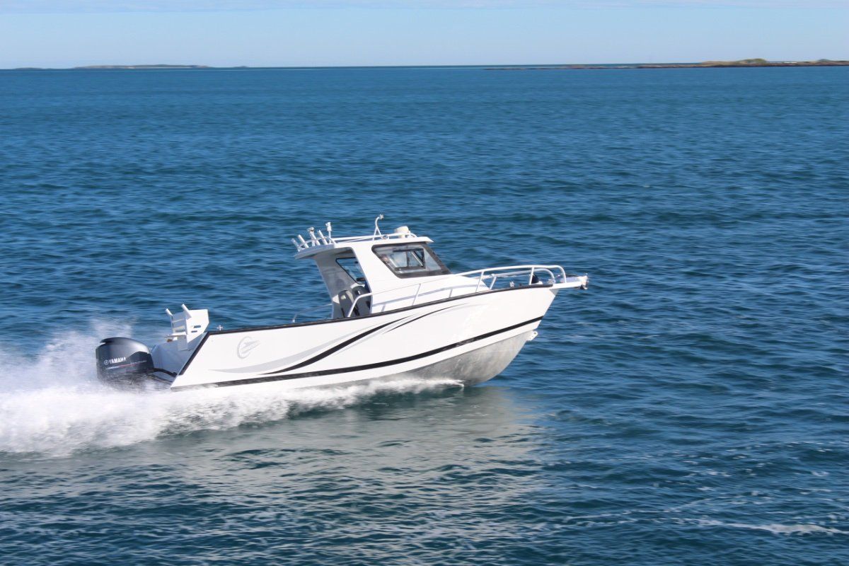 Lux Custom Boats 7500WA