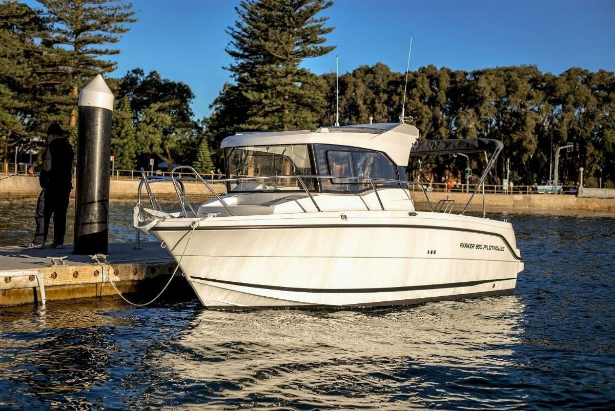 Parker 660 Pilothouse