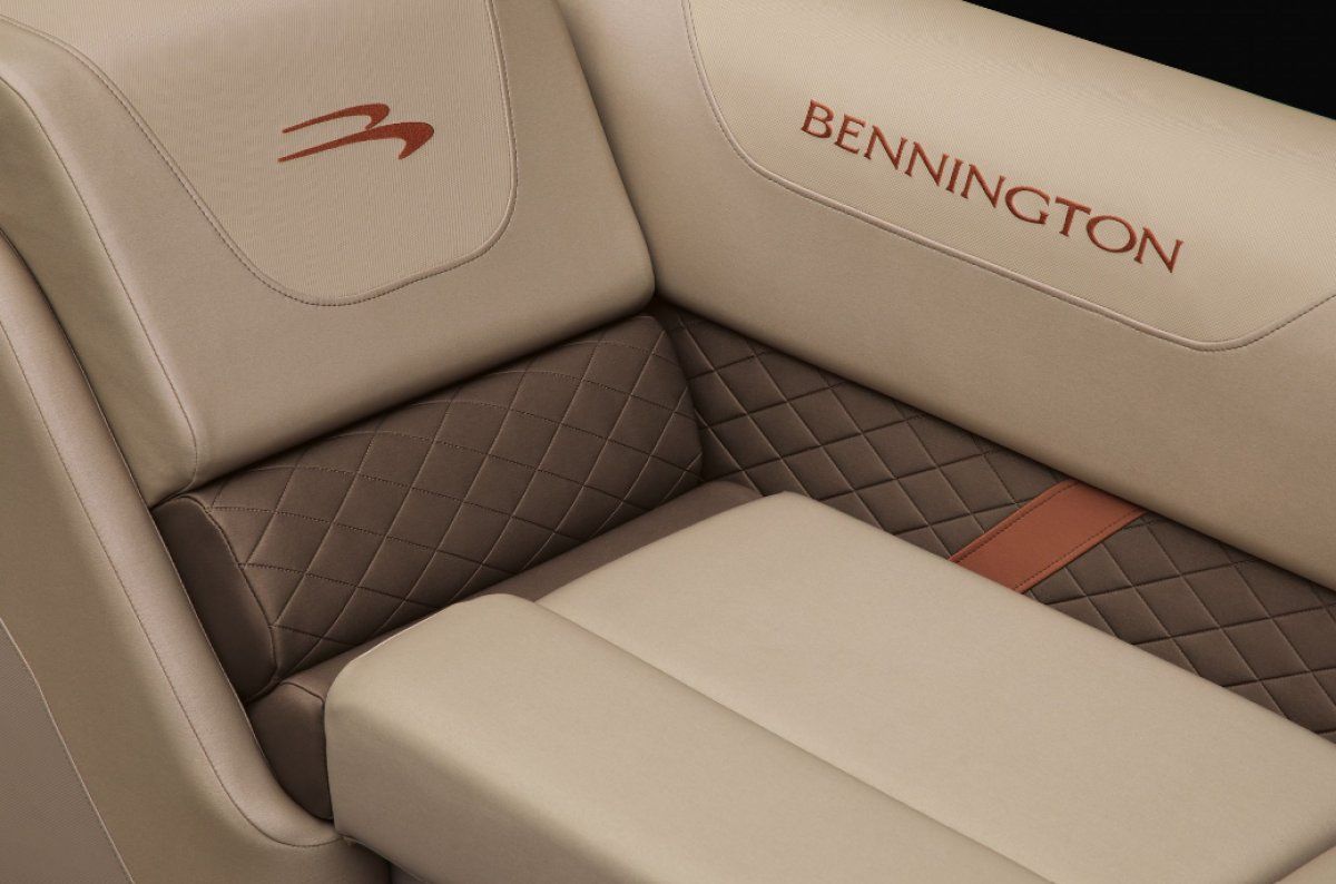 Bennington Pontoon Boat 24 SSR