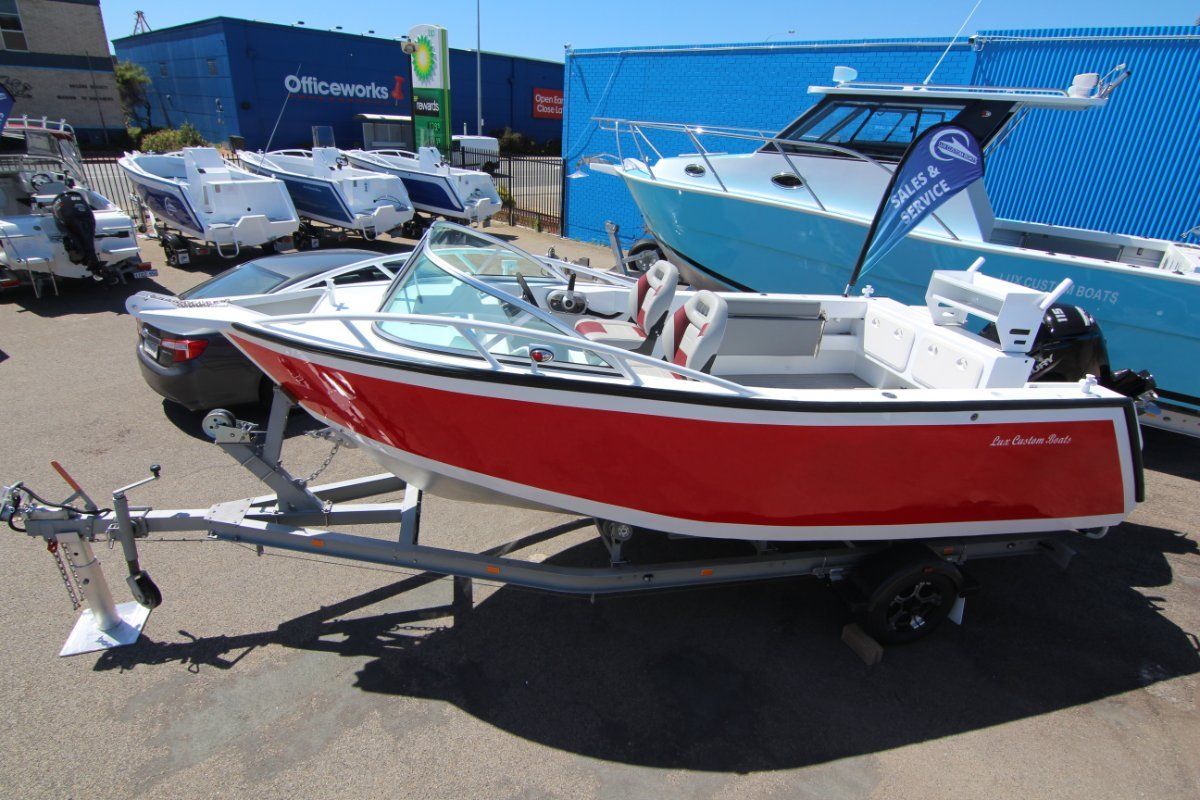 Lux Custom Boats 5500RA
