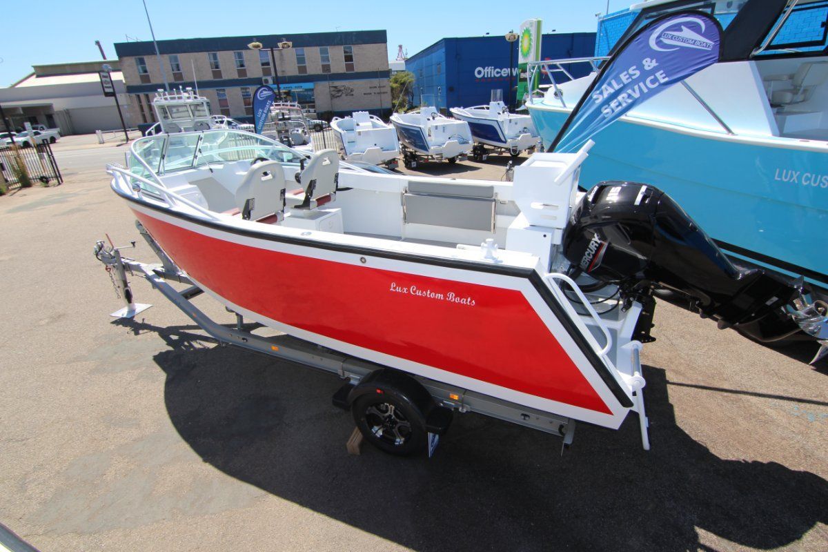 Lux Custom Boats 5500RA