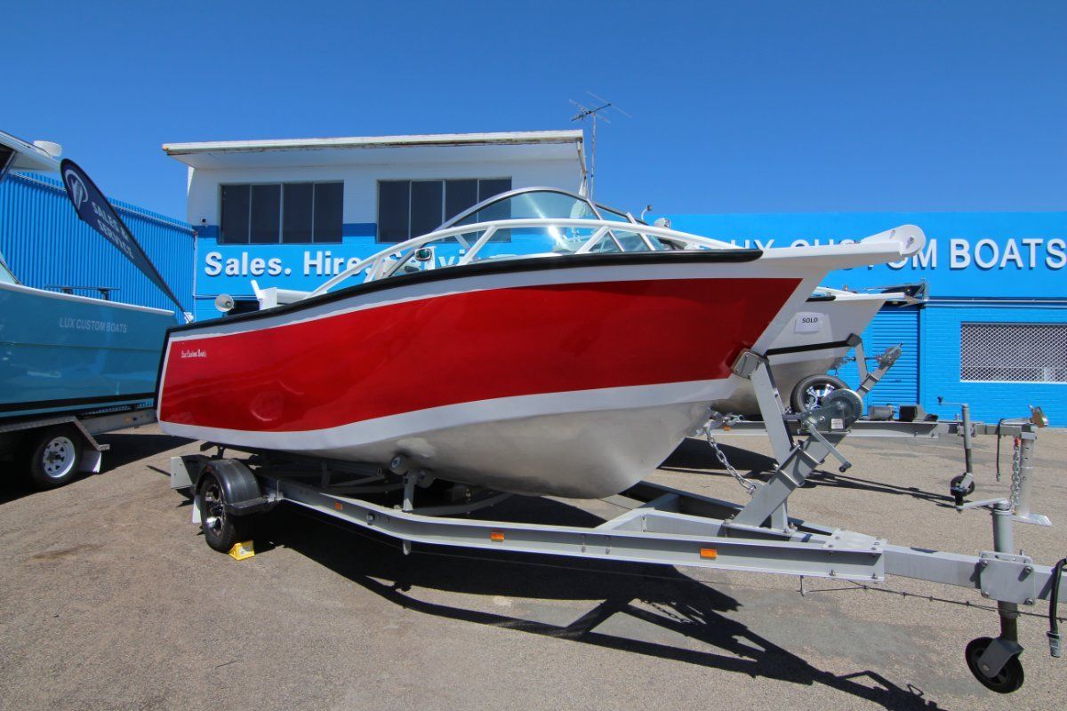 Lux Custom Boats 5500RA