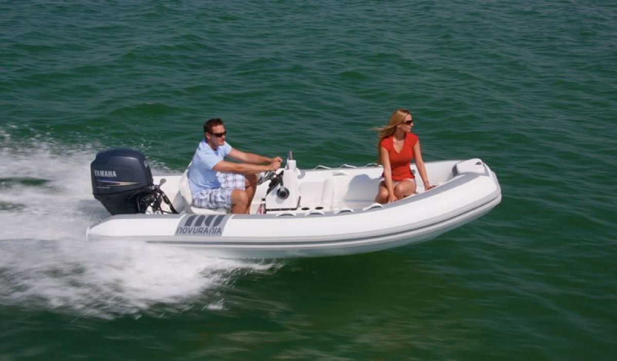 Novurania Deluxe Series 400 RIB