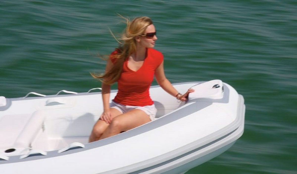 Novurania Deluxe Series 400 RIB