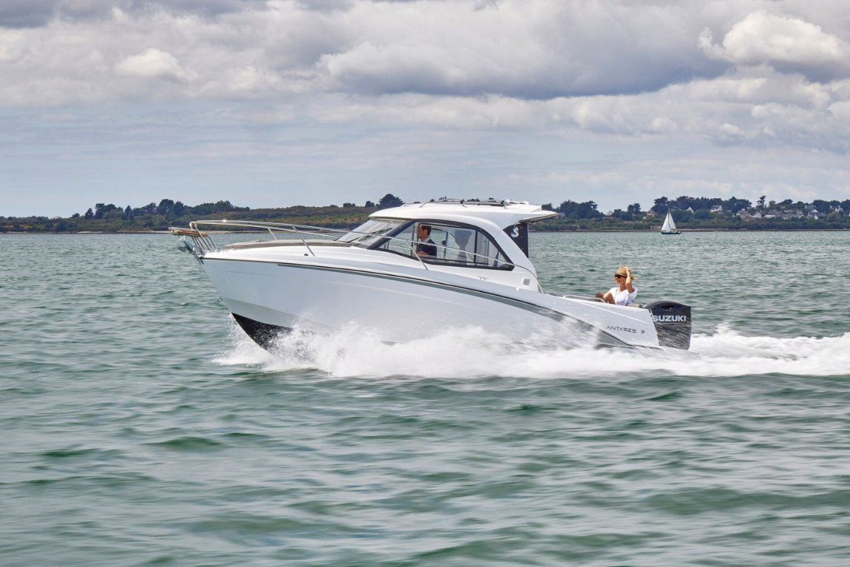 Beneteau Antares 7 v2