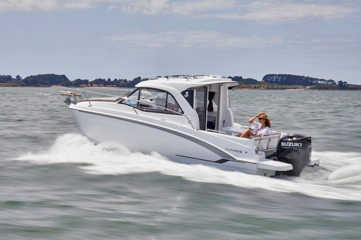 Beneteau Antares 7 v2