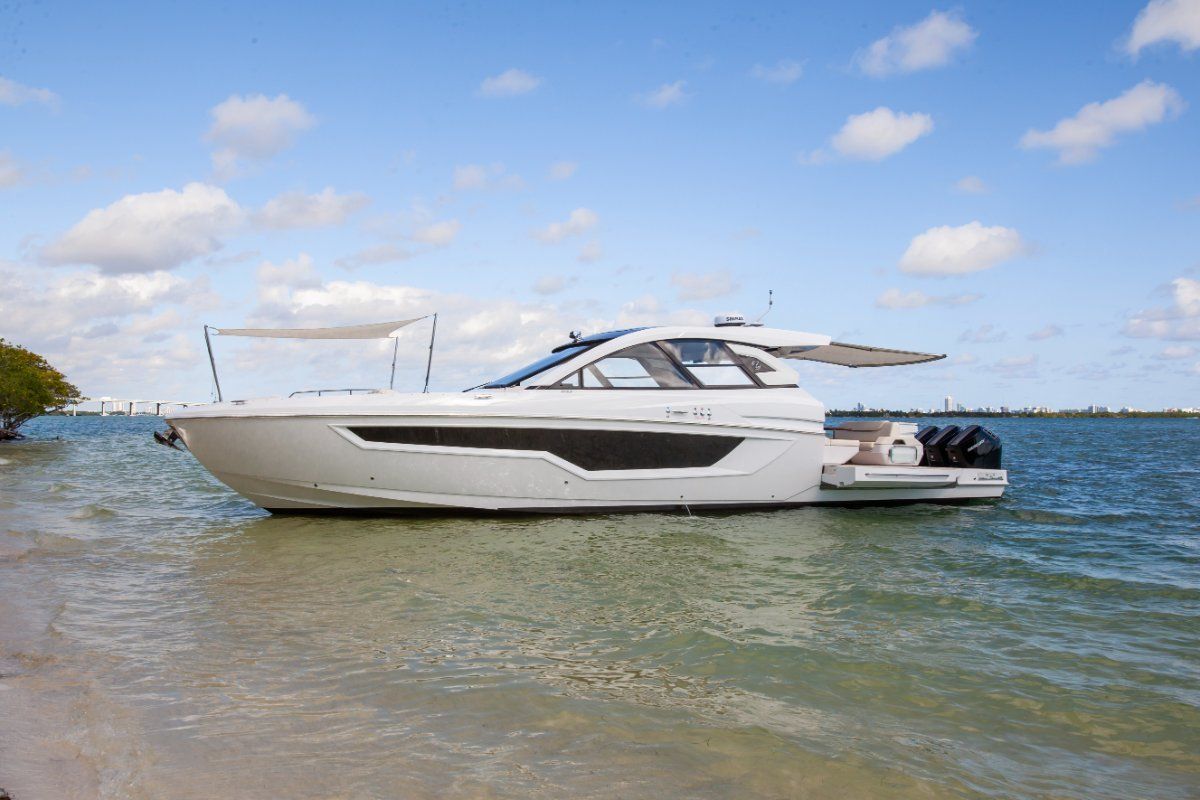 2024 Cruisers Yachts 50 Gls Ob 