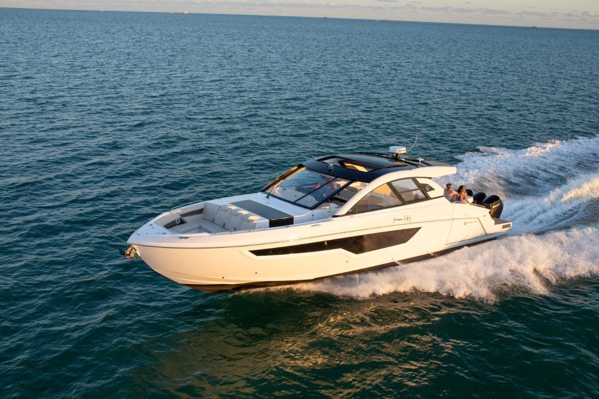 2024 Cruisers Yachts 50 Gls Ob | Boat Research | Yachthub