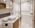 Riviera 395 SUV:Ensuite / Dayhead