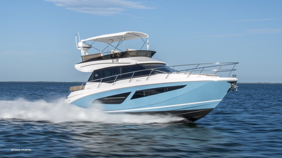 2024 Regal 42 Fly | Boat Research | Boats Online