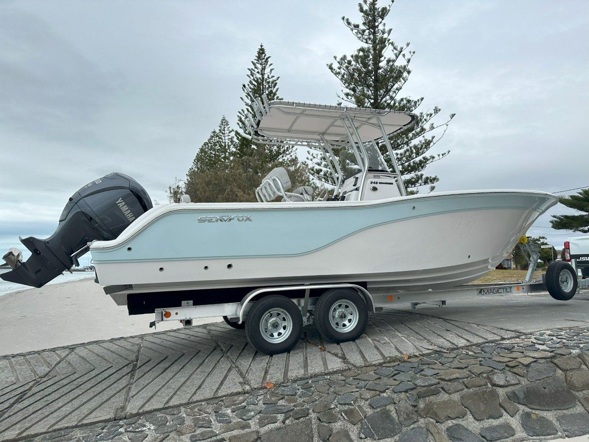 Sea Fox 248 Commander