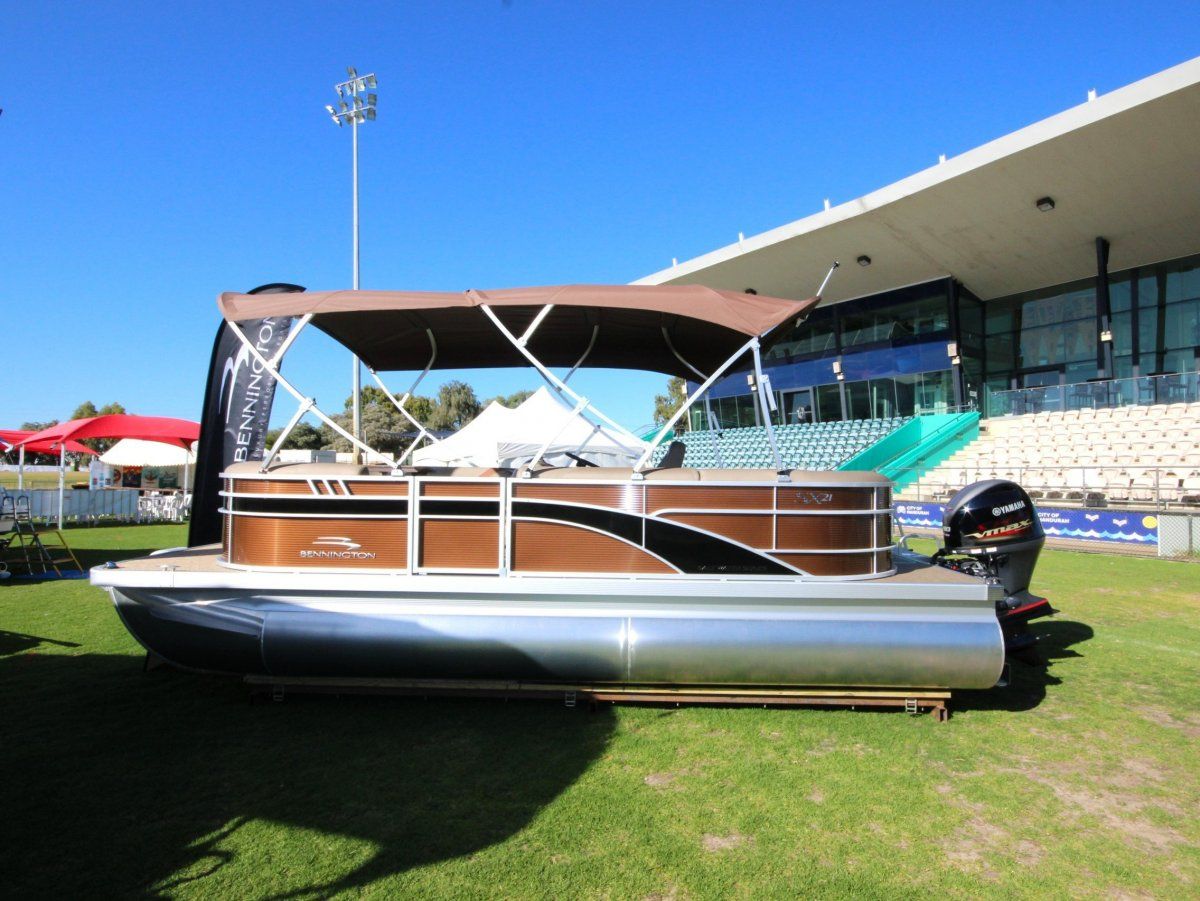 Bennington Pontoon Boat SX21 Quad Bench