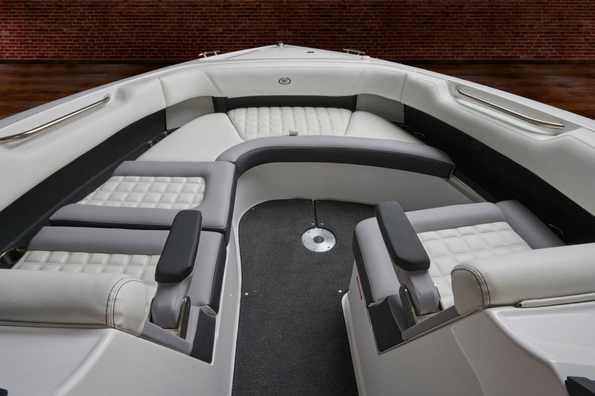 2024 Cobalt R30 Sterndrive | Boat Research | BoatsOnline