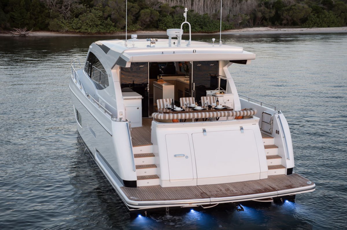 Whitehaven Coupe 6000