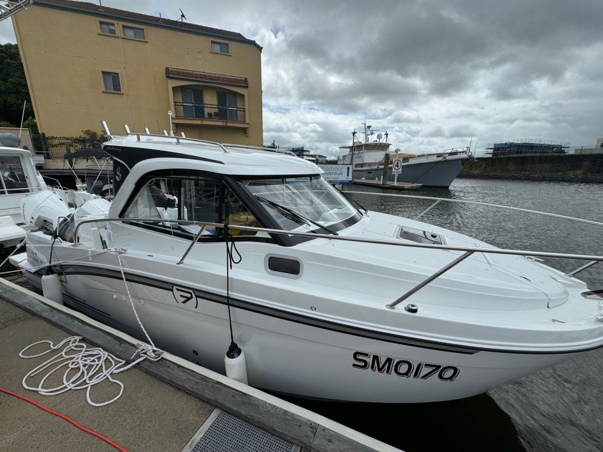 Beneteau Antares 7 Fishing