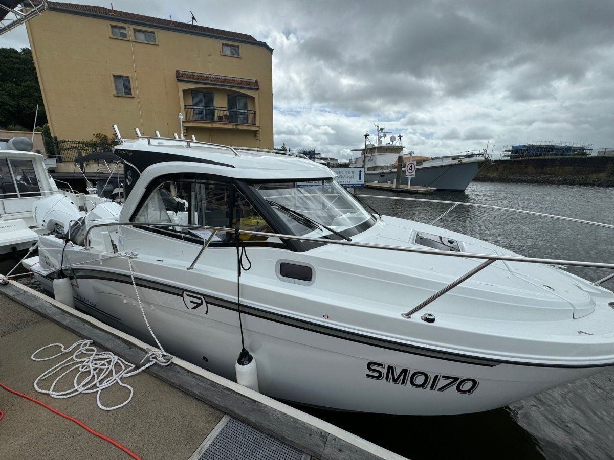 Beneteau Antares 7 Fishing