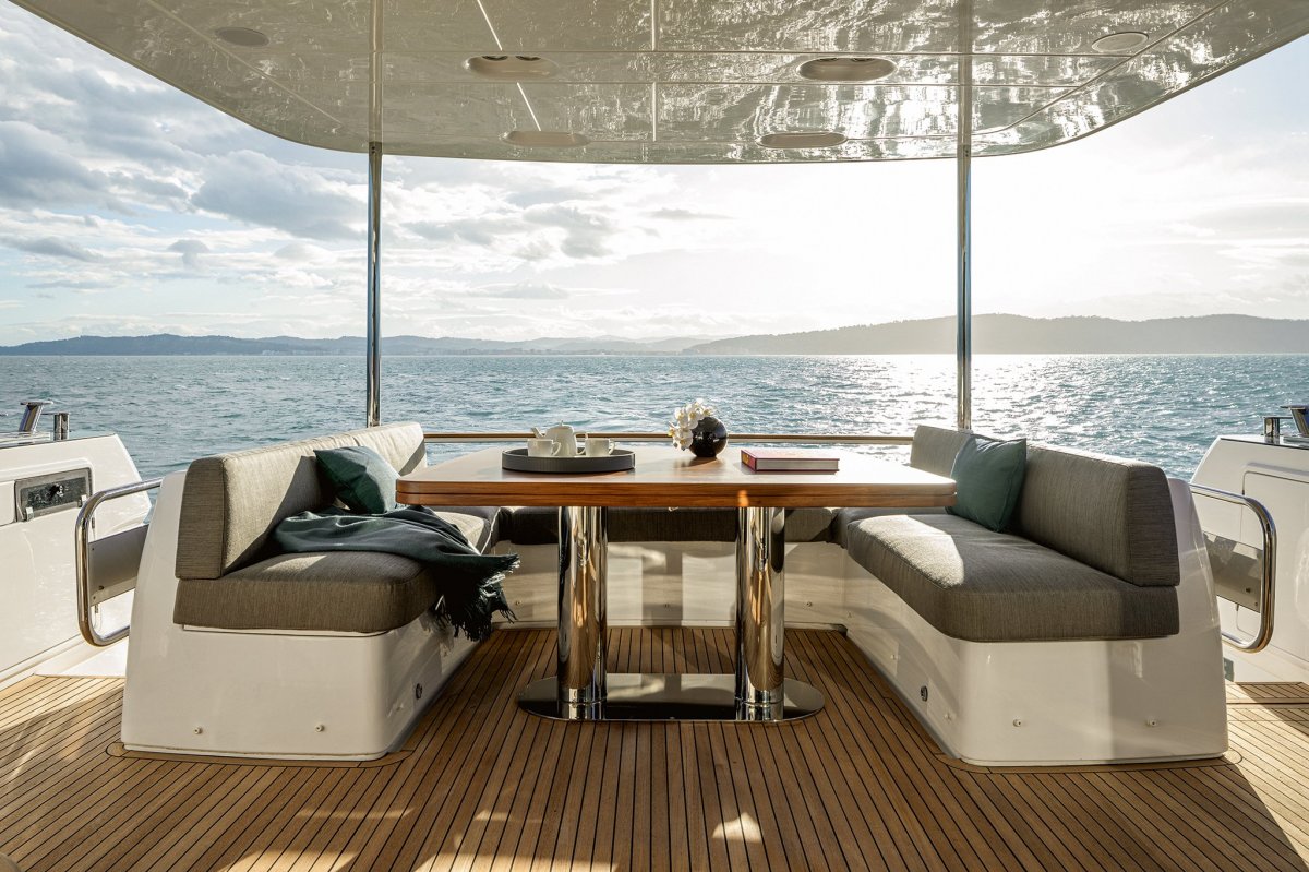 Azimut Magellano 66