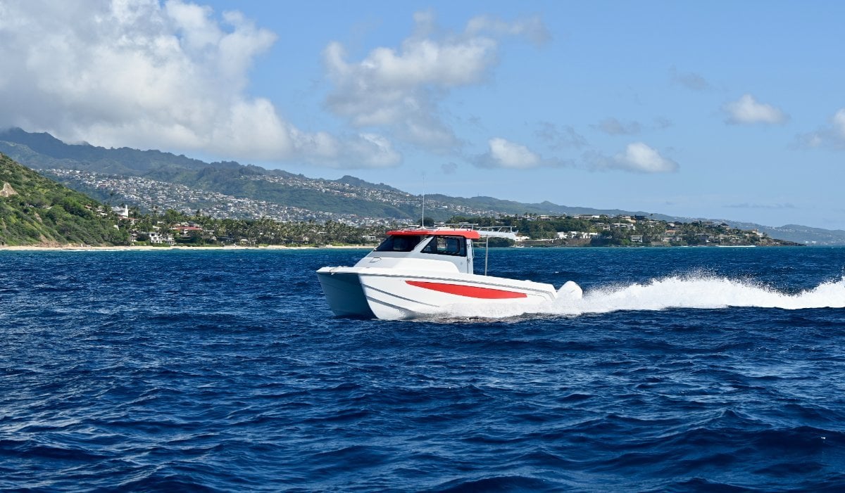 Aquila 28 Molokai Cuddy