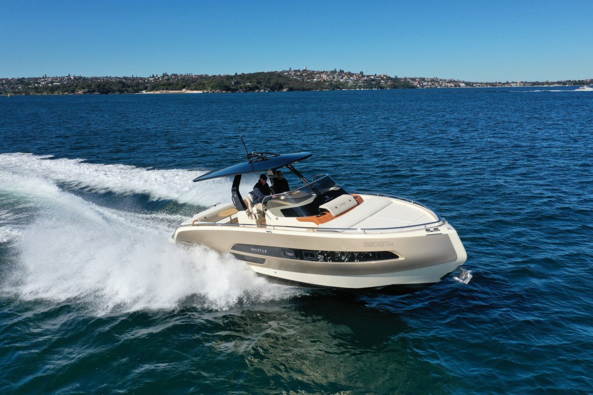 Invictus 320 GT