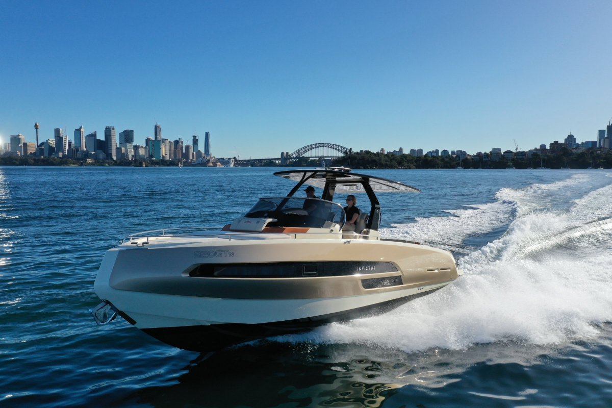 Invictus 320 GT