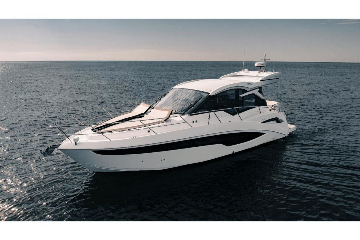 Galeon 425 HTS