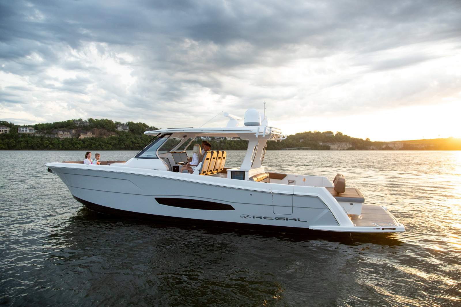 Regal 38 Surf