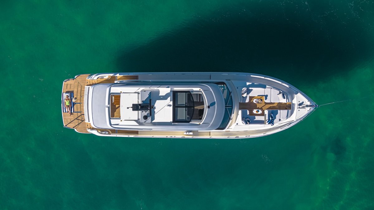 Riviera 6800 Sport Yacht Platinum Edition