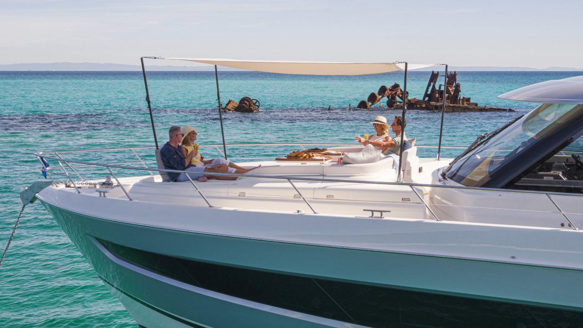 Riviera 6800 Sport Yacht Platinum Edition