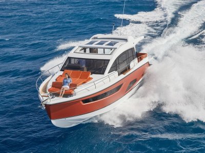 Sealine C390