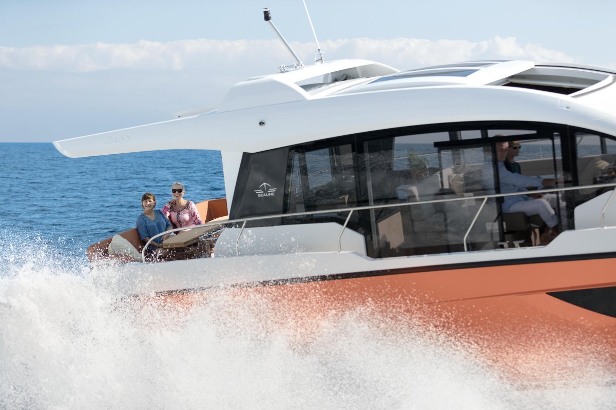 Sealine C390